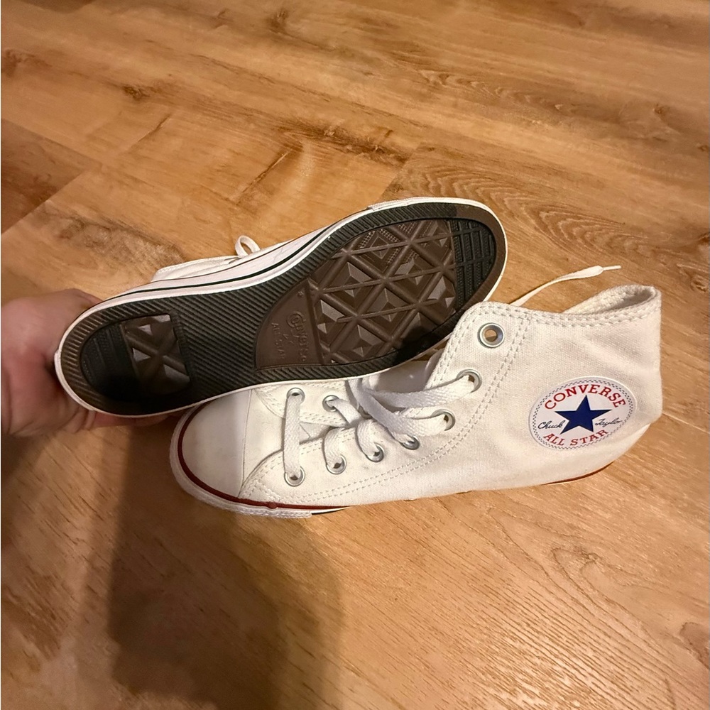 Like New Women's Converse White High-Top Sneakers - Picture 3 of 3
